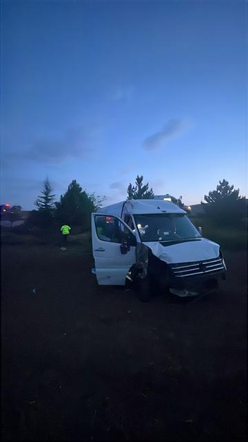 DEVRİLEN MİNİBÜSTE 6 KİŞİ YARALANDI