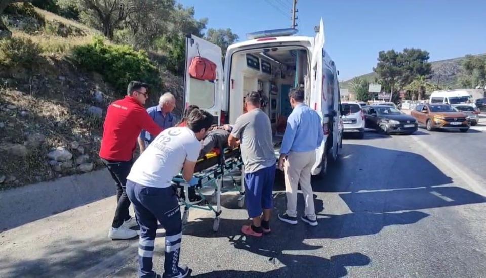 DİREKSİYON BAŞINDA FENALAŞAN SÜRÜCÜ 3 ARACA ÇARPTI: 1 YARALI