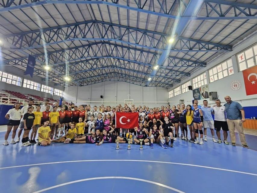 Germencik'te Zafer Kupası Voleybol Turnuvası düzenlendi