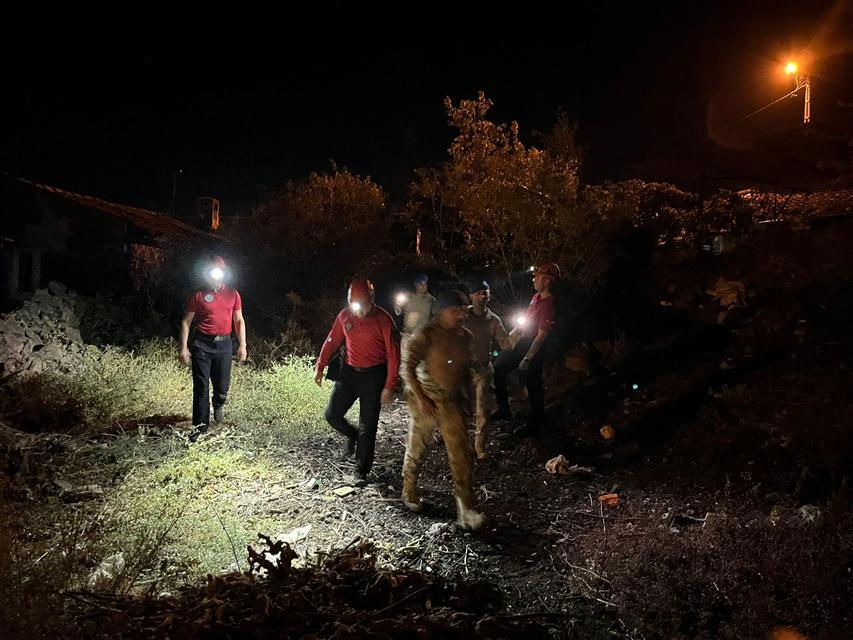 ALZHEİMER HASTASI KADIN HER YERDE ARANIYOR