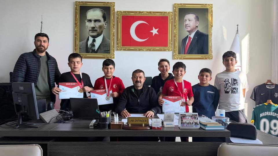 Çine’nin küçük pehlivanları minderde fırtına estirdi