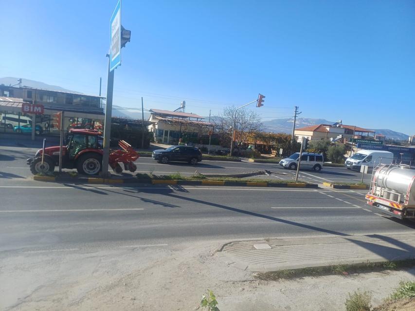 Traktör sürücüsü dehşet saçtı