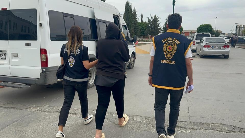 ADIYAMAN'DA FUHUŞ OPERASYONU MASAJ SALONUNA YAPILAN BASKINDA 7'Sİ ŞÜPHELİ 14 KİŞİ YAKALANDI