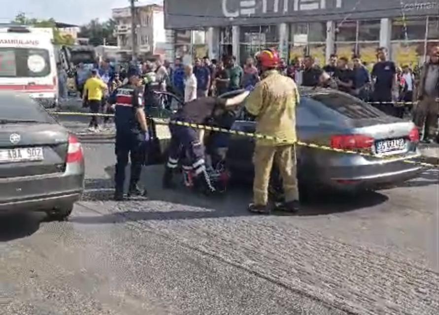 Otomobile silahlı saldırı: Aynı aileden 3 kişi öldü