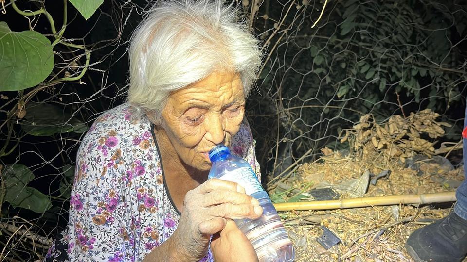 YAŞLI KADIN MAMA VERDİĞİ KÖPEK SAYESİNDE BULUNDU