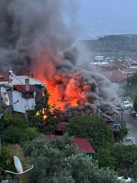 BOZDOĞAN'DA EV YANGINI