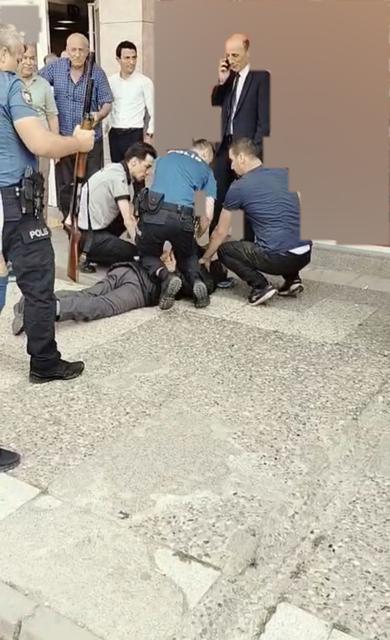 KREDİ VERİLMEYİNCE POMPALI TÜFEKLE BANKAYI BASTI ESKİŞEHİR'DE KREDİ BAŞVURUSUNA RED CEVABI ALAN ŞÜPHELİ POMPALI TÜFEKLE BANKADA TERÖR ESTİRDİ