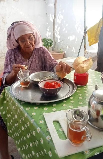 ALZHEİMER HASTASI KADIN HER YERDE ARANIYOR
