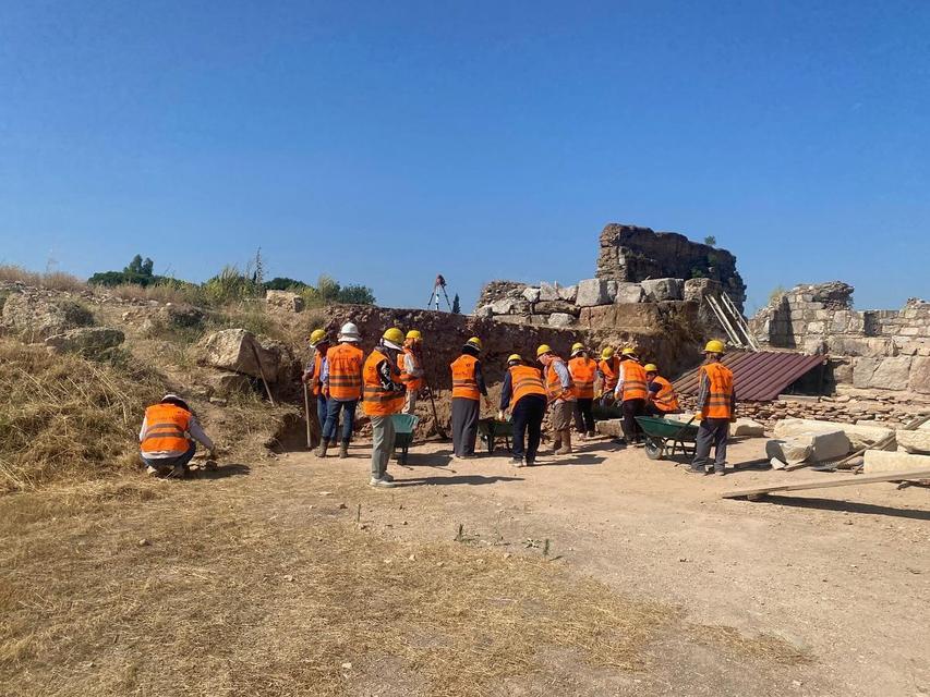 TRALLEİS ANTİK KENTİ'NDE ÇALIŞMALAR SÜRÜYOR