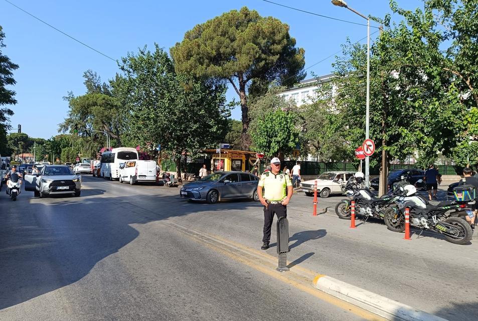 AYDIN'DA TRAFİK EKİPLERİNDEN "LGS" NÖBETİ TRAFİK POLİSLERİNDEN "KORNA" ÇAĞRISI