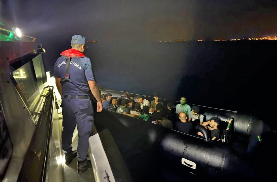 Kuşadası açıklarında can pazarı: 18 kişi kurtarıldı