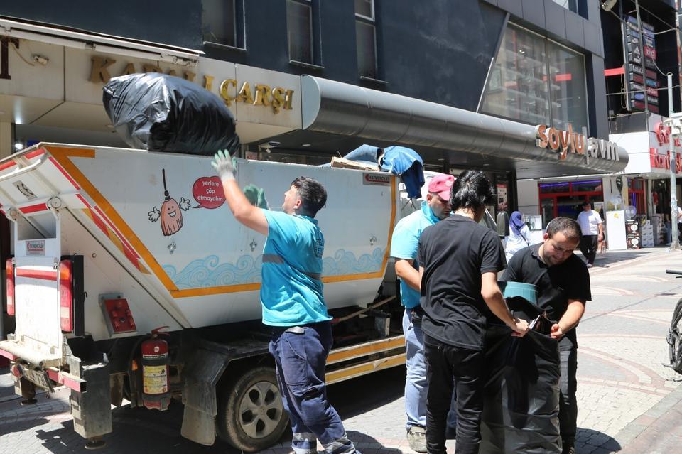 Efeler’de hijyen ve yeşil alan atağı