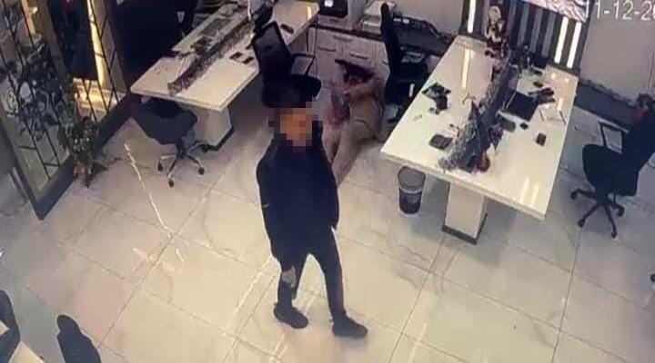 Genç kadın dayısının silahından çıkan kurşunlarla hayatını kaybetti