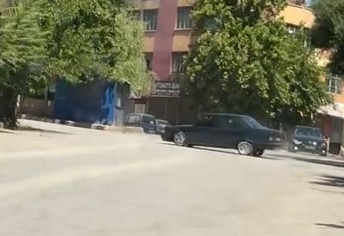 Drift atan sürücü trafiği birbirine kattı