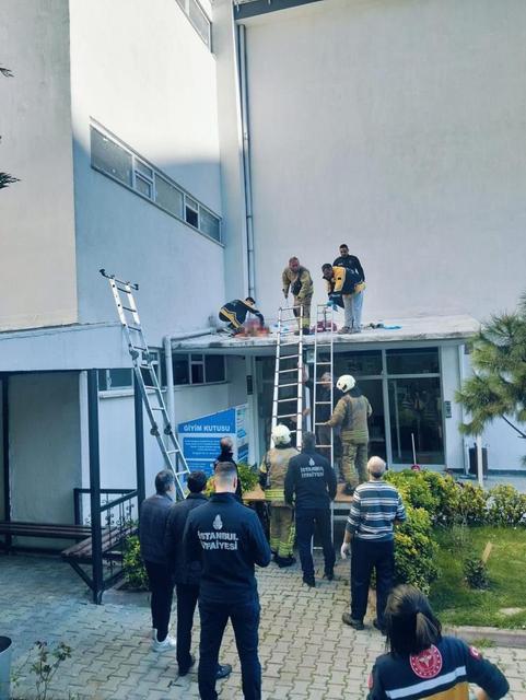 4 el silah sesi duyuldu, kadın kendini 6. kattan aşağı attı