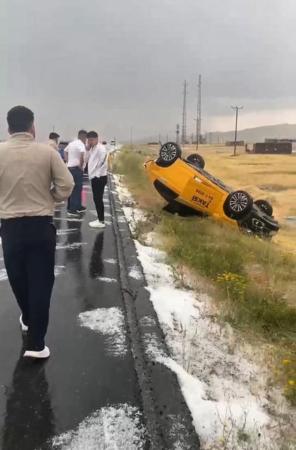 Dolu yağışı kazaya neden oldu