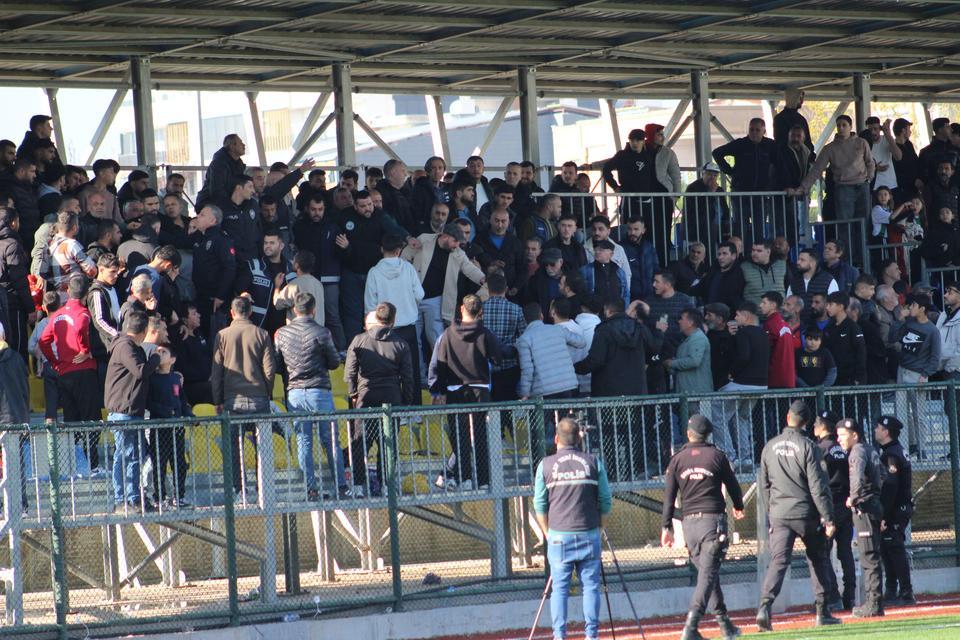 Seyirciler arasında gerginlik yaşandı