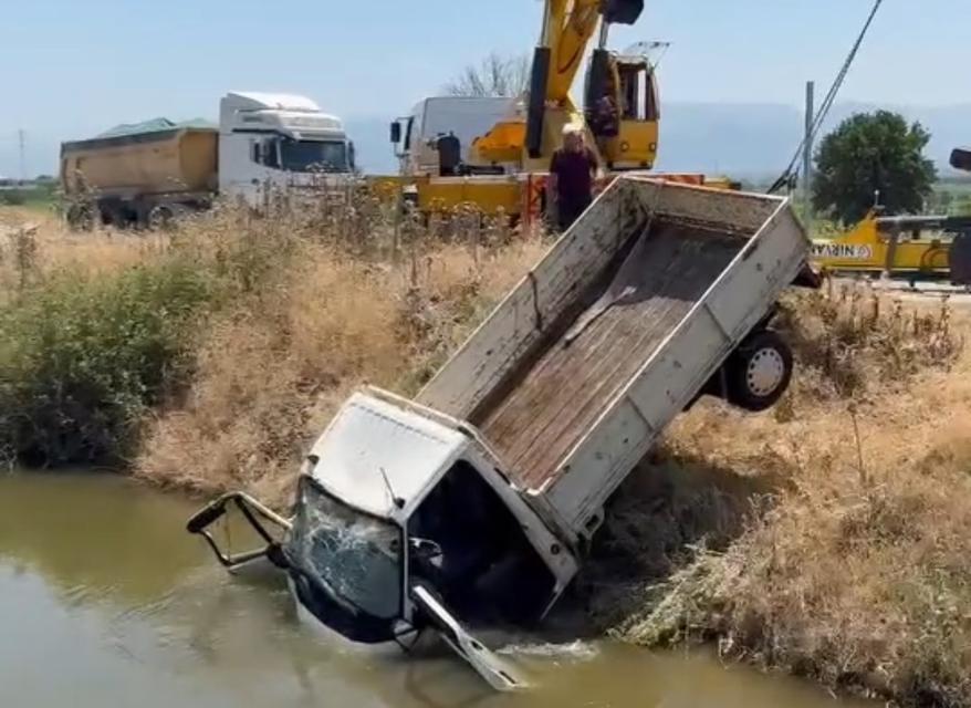 TURGUTLU'DA TRAFİK KAZASI: 3 KİŞİ YARALANDI