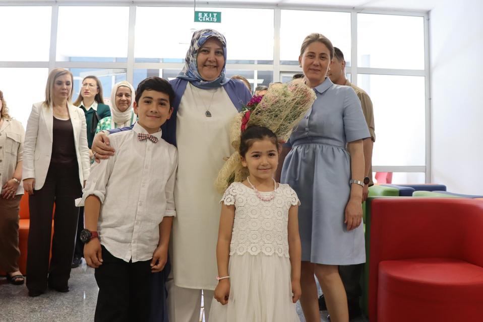 VALİ CANBOLAT'IN EŞİ VE BERABERİNDEKİ HEYET NAZİLLİ SAĞLIKLI YAŞAM HİZMETLERİ'Nİ YERİNDE İNCELEDİ