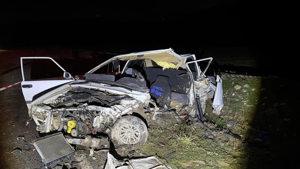 Otomobillerin kafa kafaya çarpıştığı kazada 1 kişi öldü, 1 kişi yaralandı