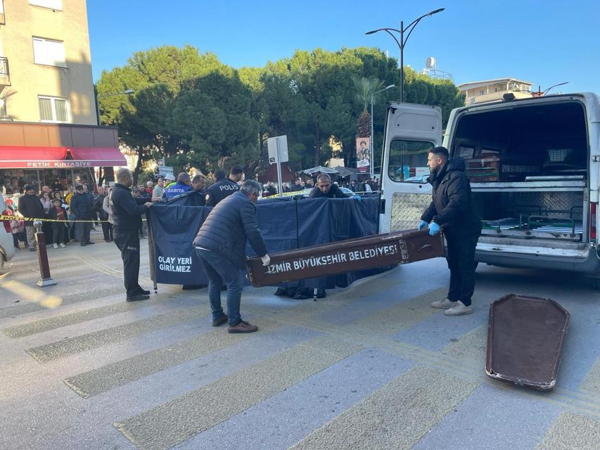 Çöp kamyonu yaya geçidinde kadını ezdi