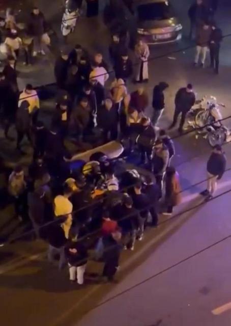 Kaza yapan motosiklet sürücüsü acı içinde kıvrandı